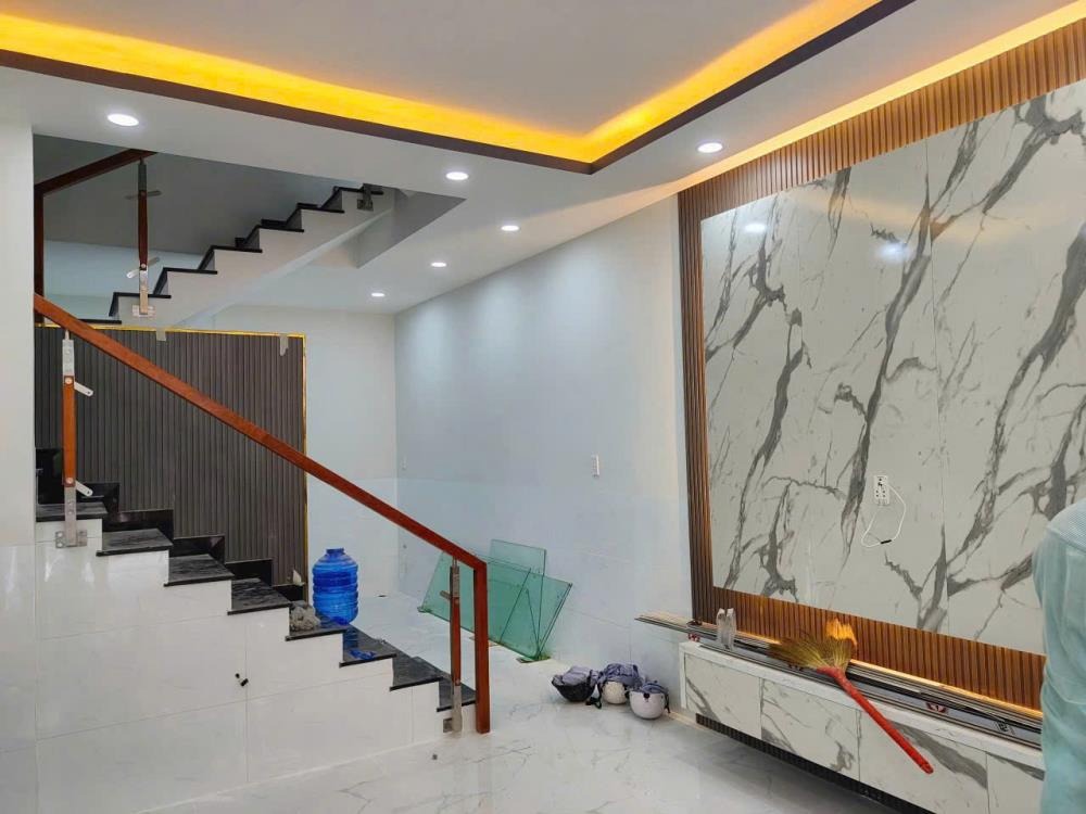 Bán nhà 2 lầu, 4PN, hẻm ô tô - Đường Âu Dương Lân, P.3