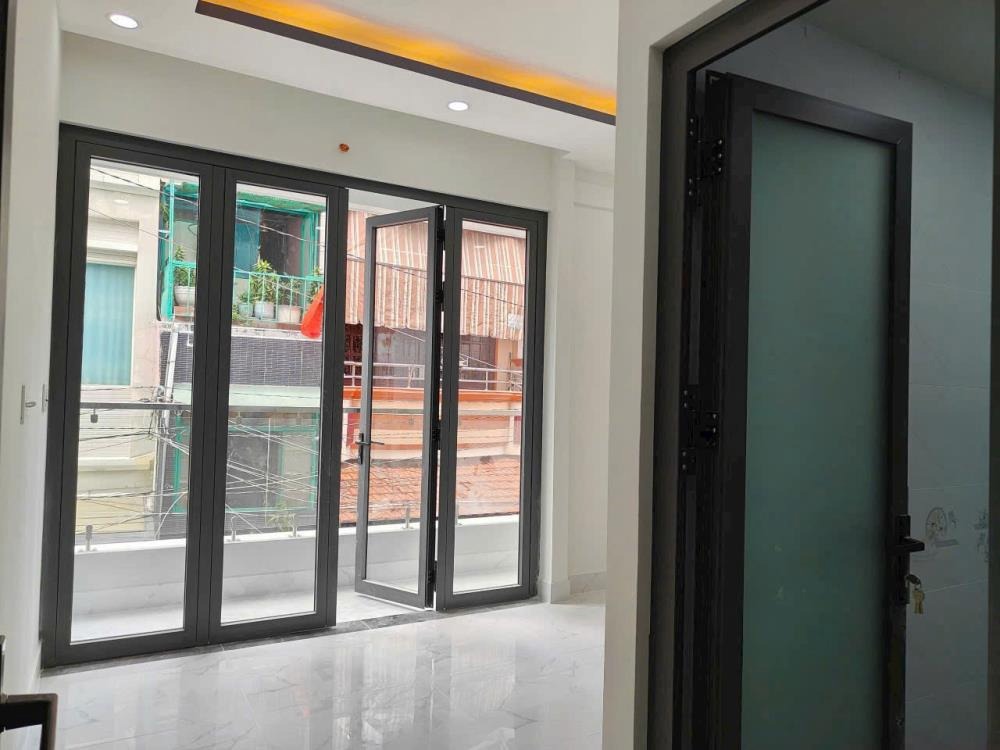 Bán nhà 2 lầu, 4PN, hẻm ô tô - Đường Âu Dương Lân, P.3