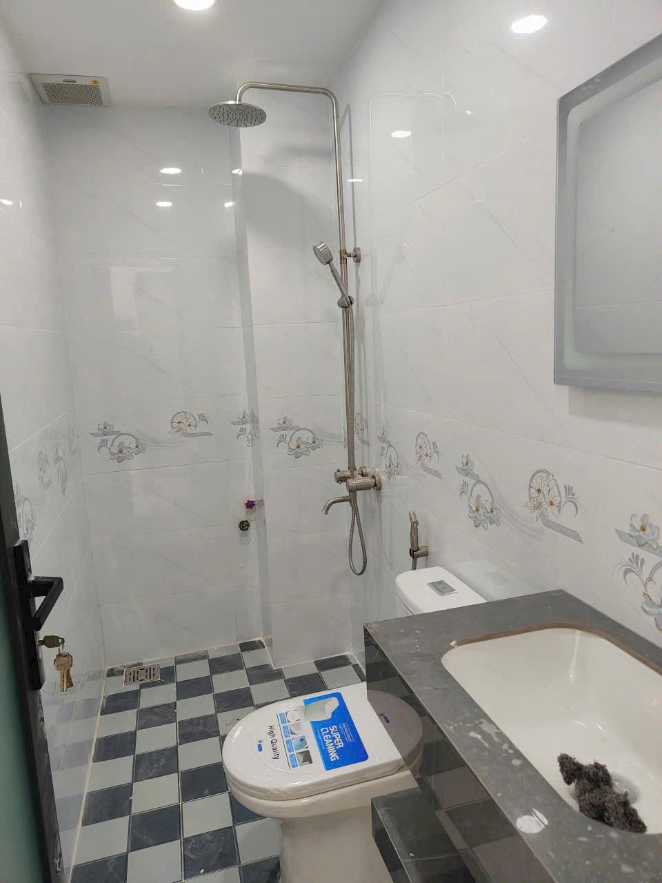 Bán nhà 2 lầu, 4PN, hẻm ô tô - Đường Âu Dương Lân, P.3