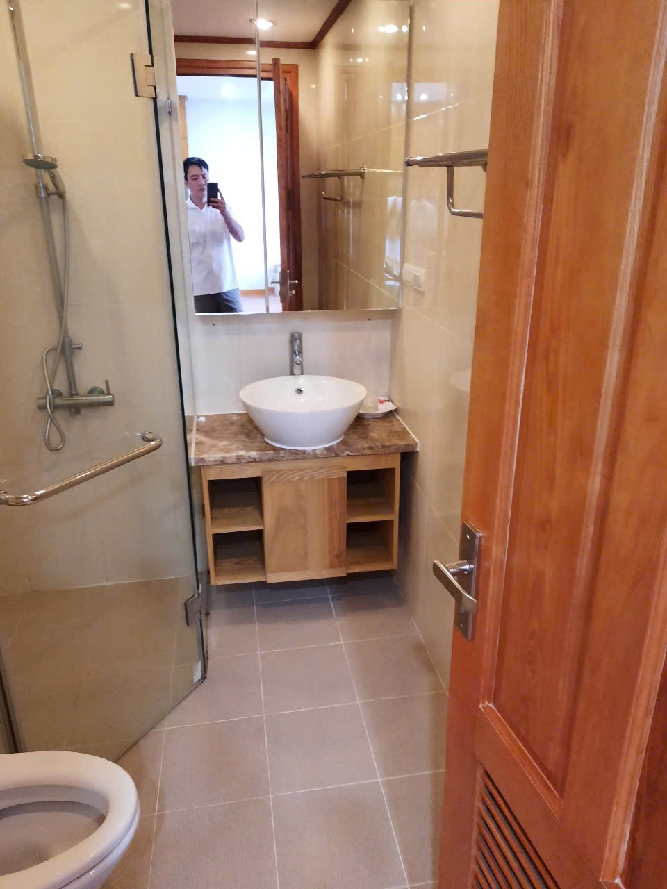 Bán chung cư Lạc Long Quân view hồ Tây - 70m2, 2PN, giá 7 tỷ