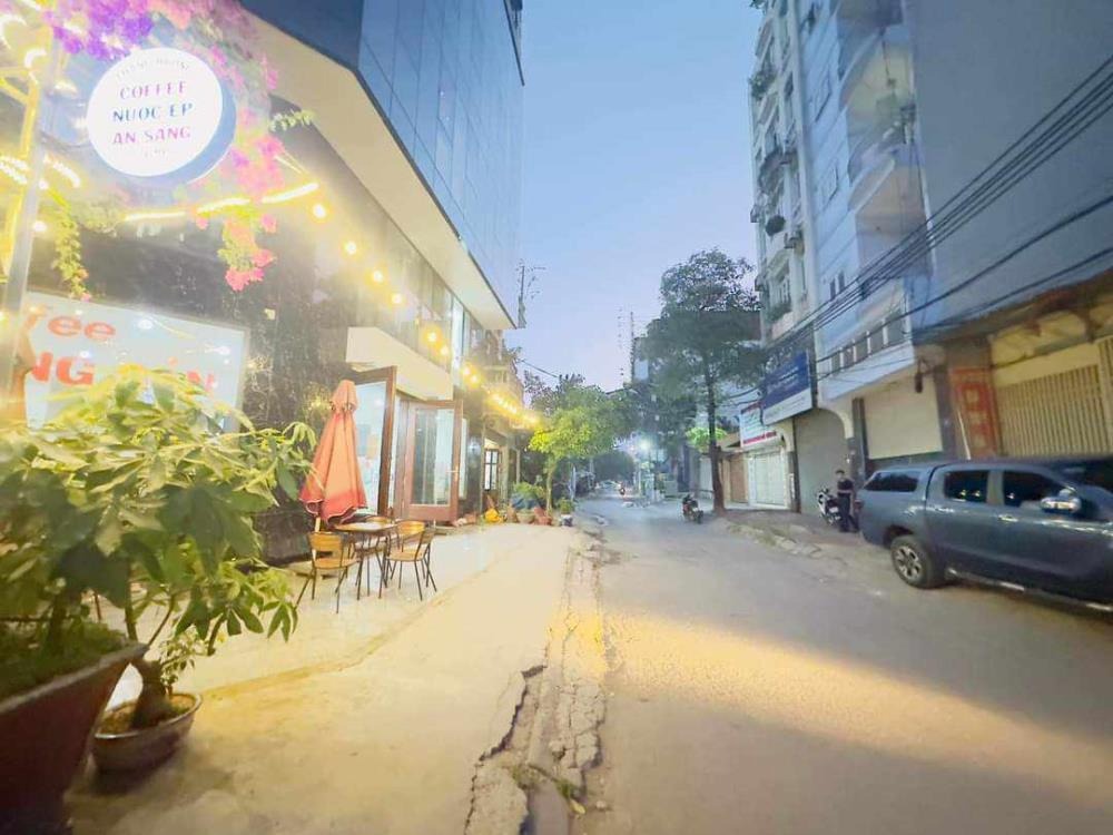 Bán nhà giải phóng ngõ rộng, kinh doanh tốt, gần bến xe