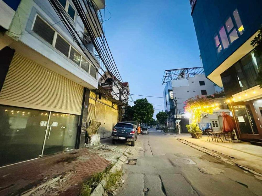 Bán nhà giải phóng ngõ rộng, kinh doanh tốt, gần bến xe