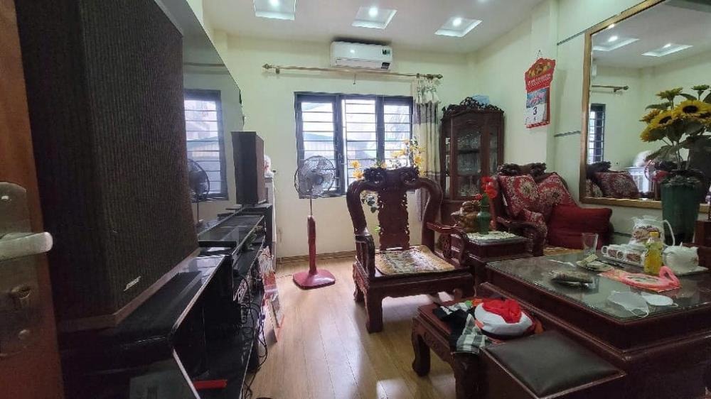 Bán nhà ngõ 189 Nguyễn Ngọc Vũ, 50m², 5 tầng, 8.8 tỷ, Sổ đỏ vuông đẹp