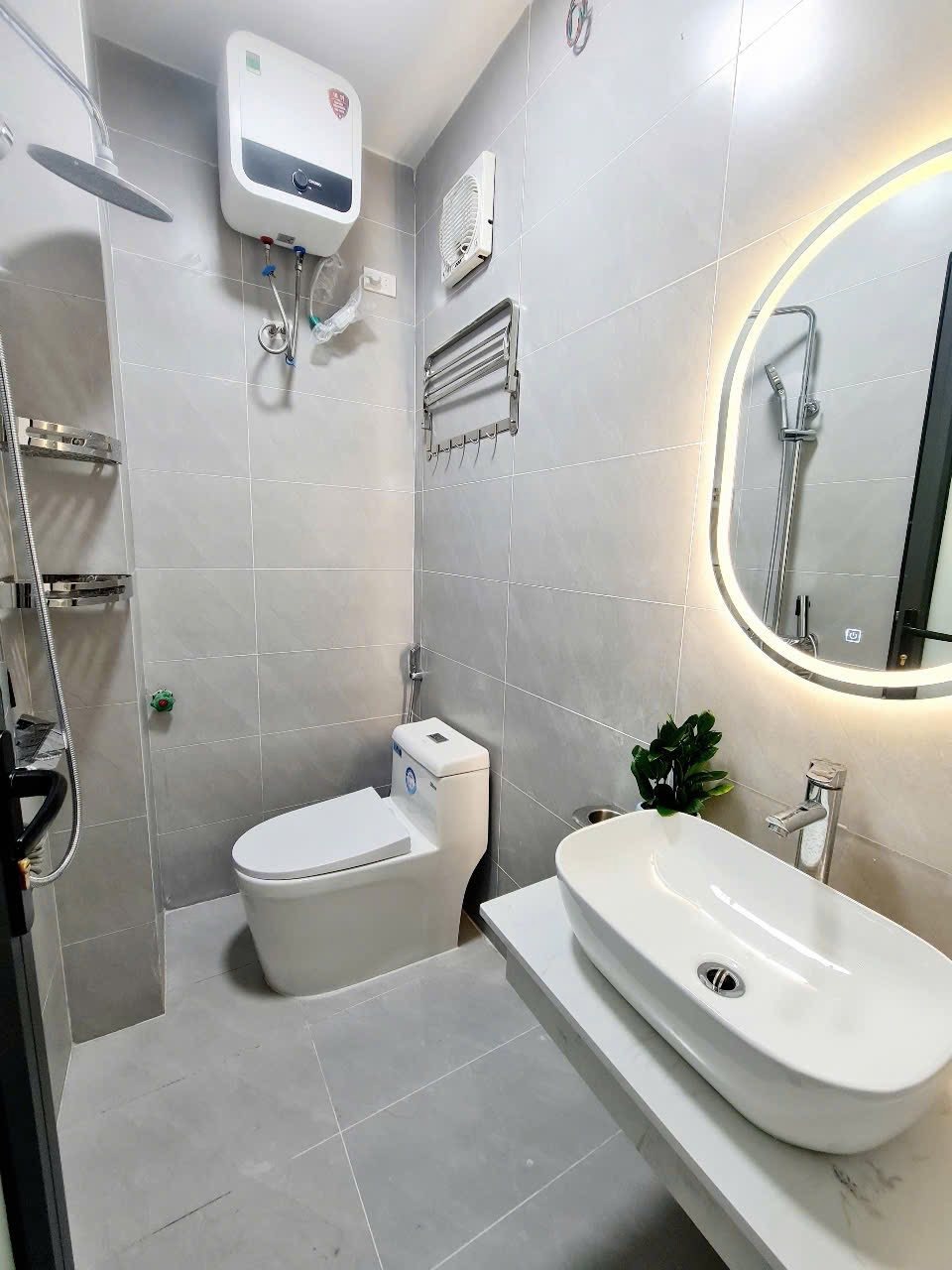 Nhà đẹp Đội Cấn, Ba Đình: 39m2, 4 Tầng, Full Nội Thất, Gần Phố