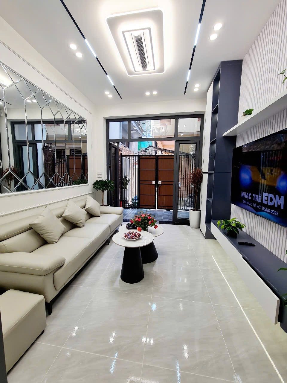 Nhà đẹp Đội Cấn, Ba Đình: 39m2, 4 Tầng, Full Nội Thất, Gần Phố