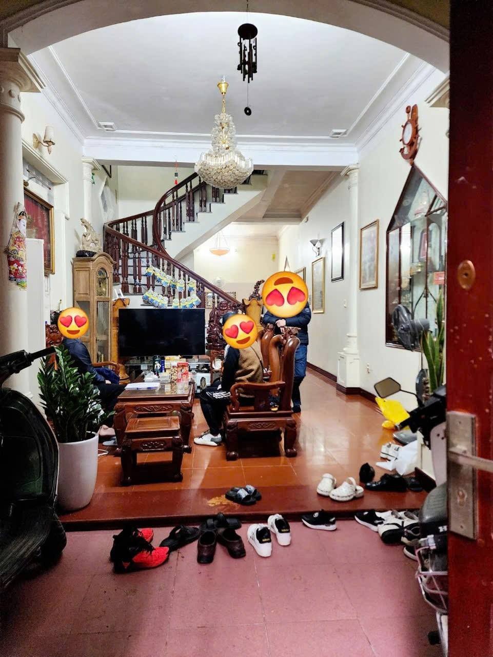 Bán nhà mặt ngõ Nguyễn Văn Huyên: 70m², 4 tầng, 15 tỷ, Kinh Doanh