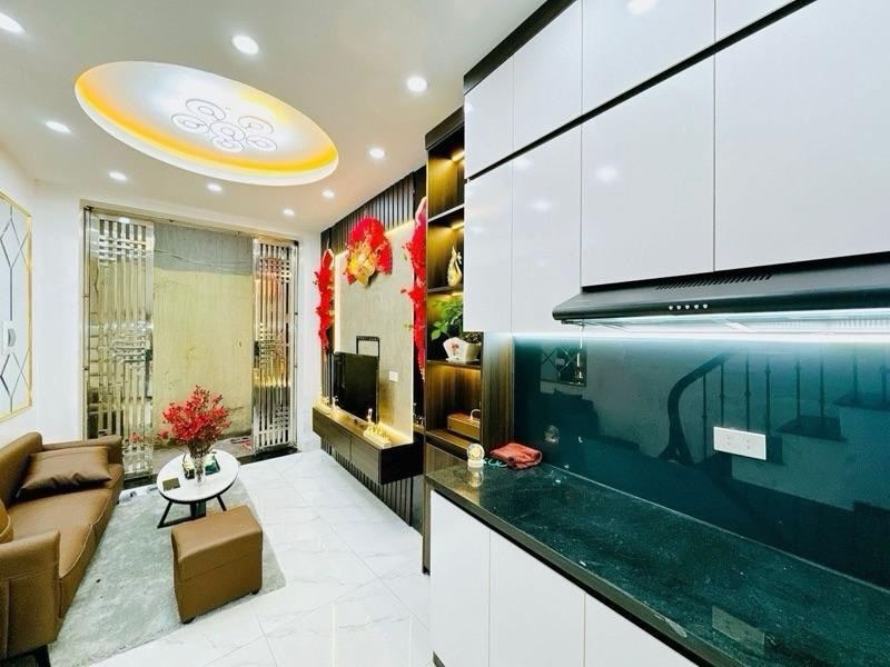 Bán nhà Cầu Giấy giá 4.5 tỷ - Vị trí đẹp, thiết kế hiện đại