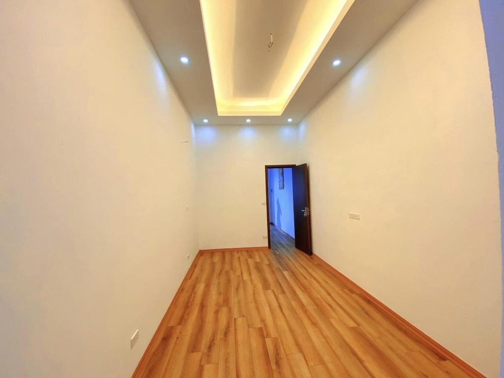 Nhà Mặt Phố Thanh Xuân - 3 Tầng, 40m2, Ô Tô Đỗ Cửa, Giá 7.3 tỷ