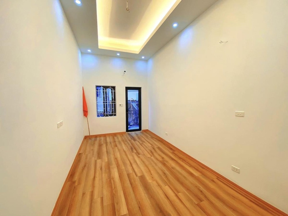 Nhà Mặt Phố Thanh Xuân - 3 Tầng, 40m2, Ô Tô Đỗ Cửa, Giá 7.3 tỷ