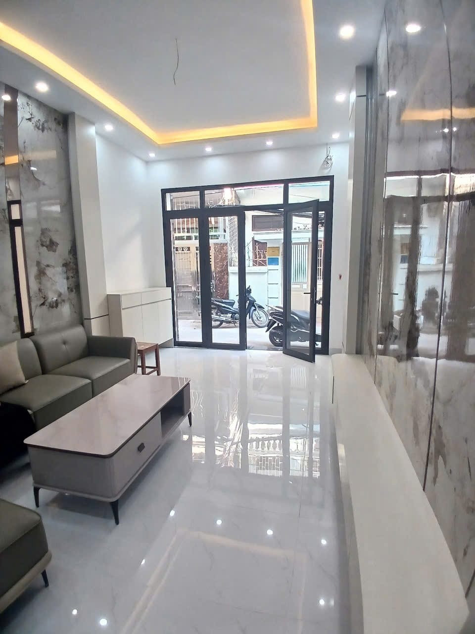 Nhà Mới 45m2, Oto Đỗ, Trung Tâm Văn Quán Hà Đông - Giá 8 Tỷ 9