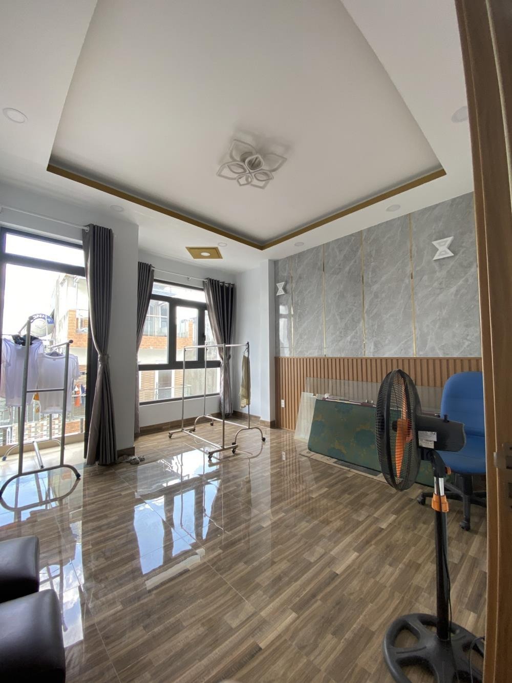 Bán Nhà 3 Tầng BTCT Gần Nguyễn Duy Trinh, 4PN Master, Xe Hơi Đậu Trước Nhà - Giá 4.9 Tỷ
