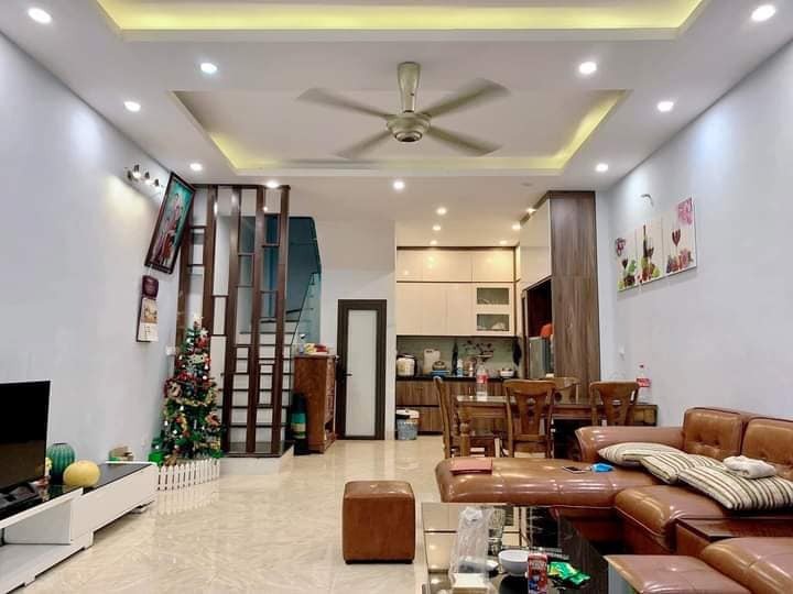 Nhà 5 Tầng, Thang Máy, Ba Đình, Hà Nội - Sổ Đỏ Chính Chủ - Giá 7.5 Tỷ