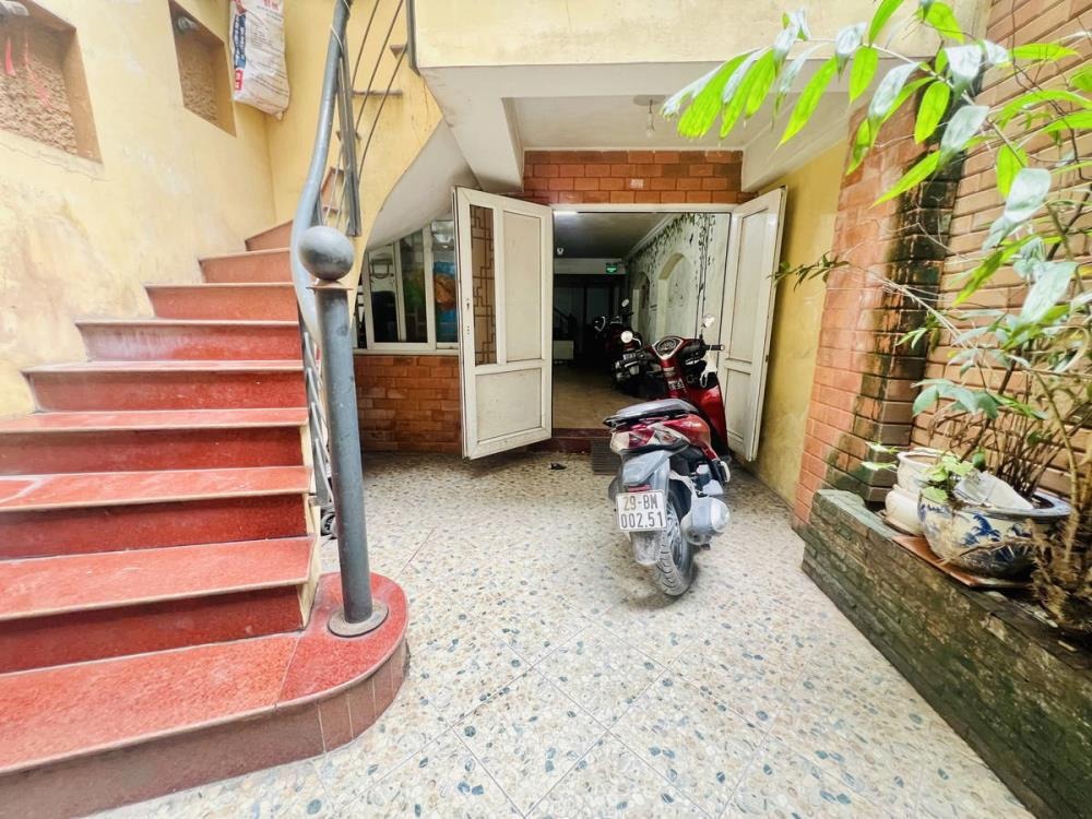 Bán nhà Giáp Bát, Hoàng Mai 90m² x 5 tầng, Giá 14.2 tỷ - Vị trí đẹp, ô tô vào tận nhà