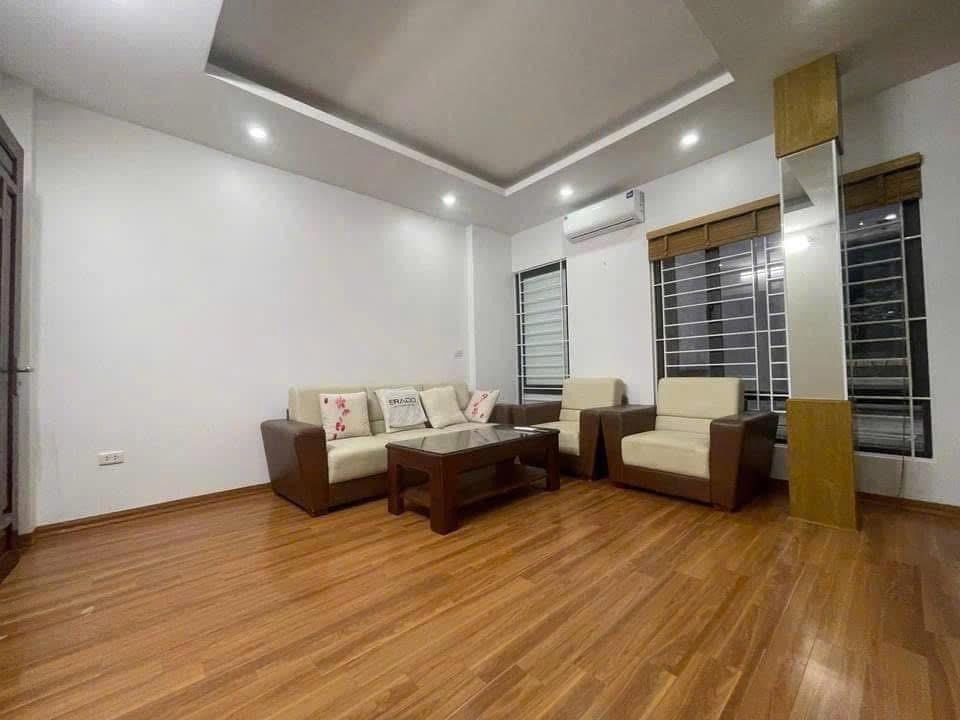 Bán nhà mặt tiền Pháo Đài Láng - 7.6 tỷ - Full nội thất - Kinh doanh sầm uất