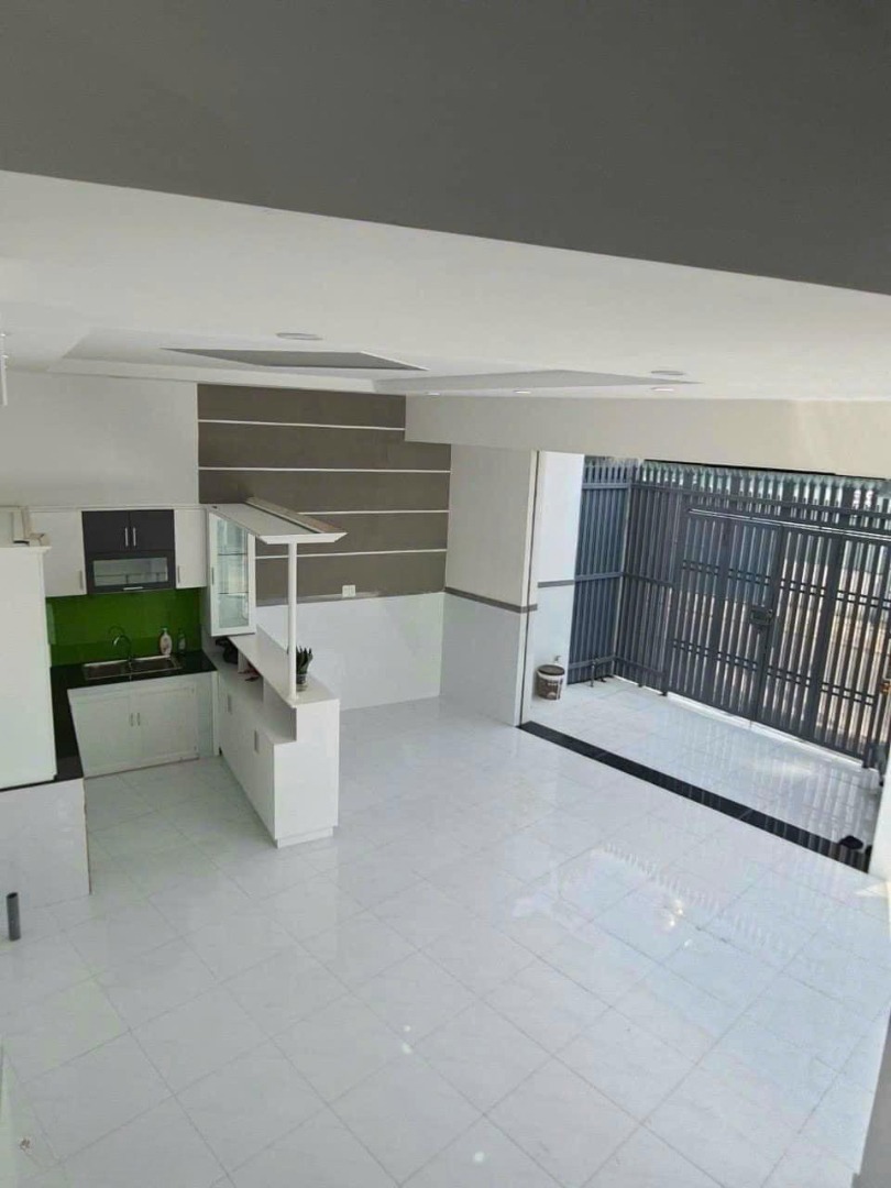 Nhà Mới Đẹp HXH Thủ Đức: 3 Tầng, Nở Hậu, Gần Cầu Vượt Gò Dưa