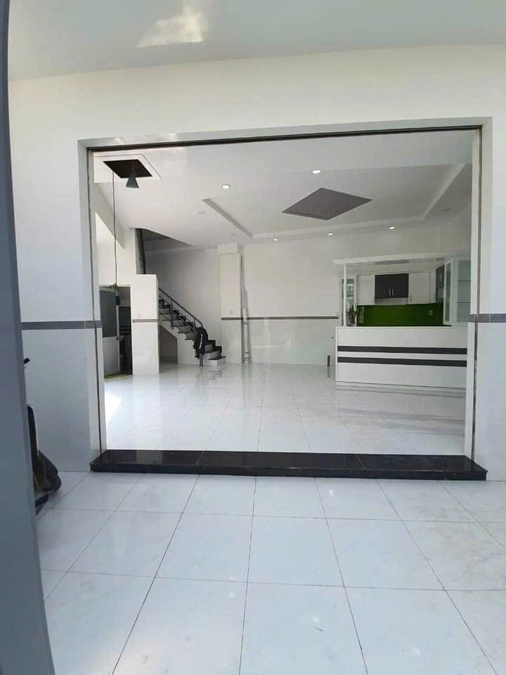 Nhà Mới Đẹp HXH Thủ Đức: 3 Tầng, Nở Hậu, Gần Cầu Vượt Gò Dưa