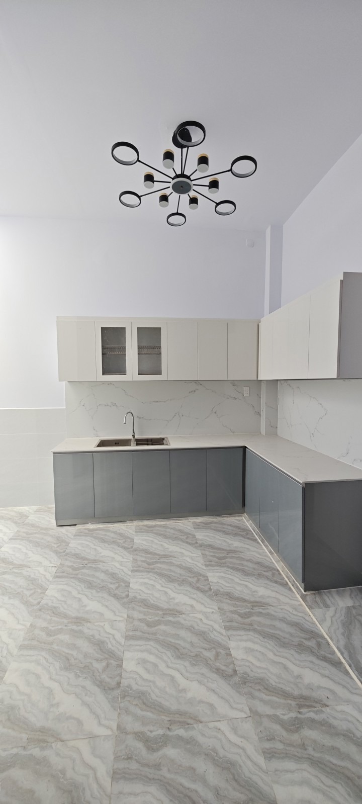 Nhà đẹp, hẻm xe hơi, xe ngủ trong nhà, giá tốt - Mua ngay!