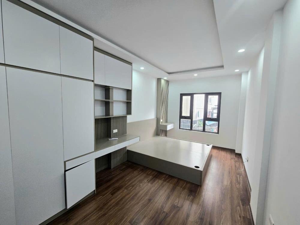 Nhà Đẹp Hoàng Cầu: Lô Góc 6 Tầng, Full Nội Thất, Gần Hồ - Giá 7.x Tỷ