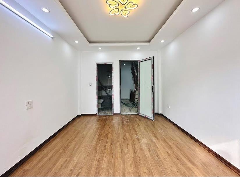 Bán Nhà Đống Đa - 33m2, 5 Tầng, 8 Tỷ - Vị Trí Đắc Địa, Tiện Ích Vượt Trội