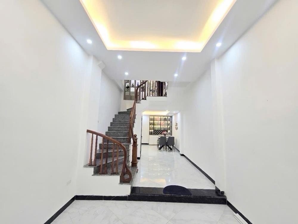 Nhà Đẹp Vĩnh Quỳnh: 4.9 Tỷ, 4 Phòng Ngủ, Ô Tô Đỗ Cửa, Sổ Hoa Hậu