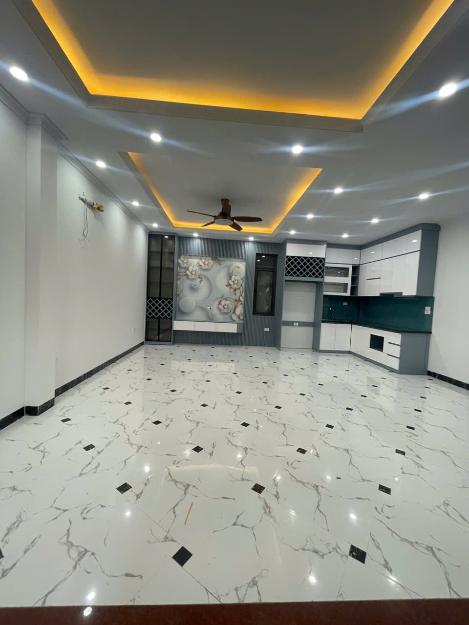 Bán nhà mới Koong Ngũ Hiệp, Thanh Trì: 60m2, 4 Tầng, Ô Tô Đỗ Cổng - 6.9x Tỷ
