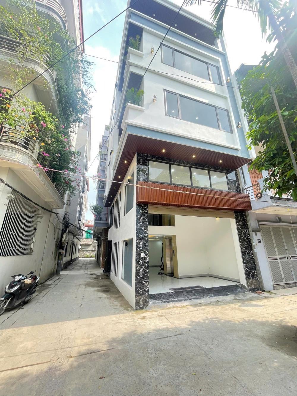 Bán nhà gần trung tâm Văn Điển, Thanh Trì - 65m2, 6 tầng, gara, thang máy, 11 tỷ