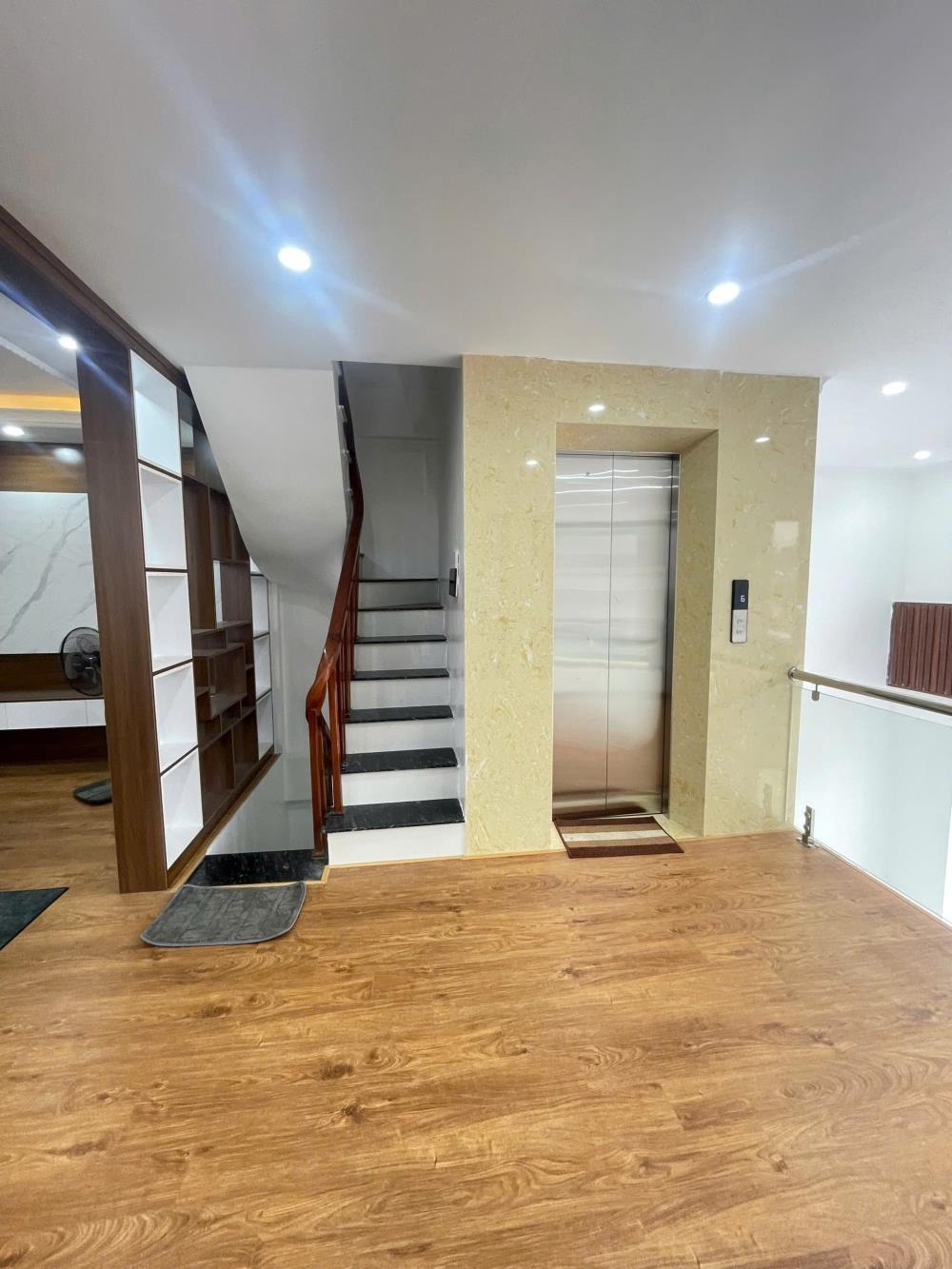 Bán nhà gần trung tâm Văn Điển, Thanh Trì - 65m2, 6 tầng, gara, thang máy, 11 tỷ