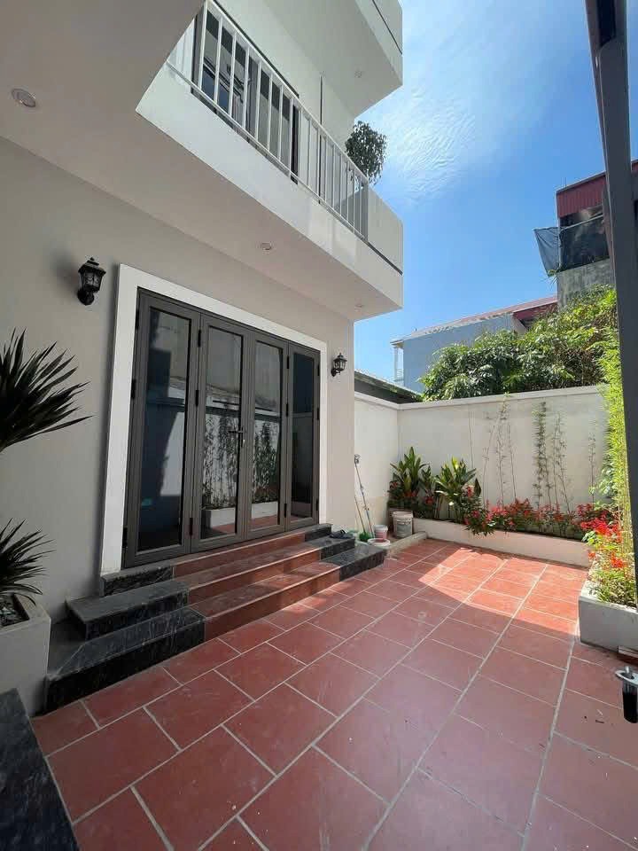 Biệt Thự Mini Sân Vườn 70m2, 4 Tầng, Ô Tô Đỗ Cổng - Vị Trí Đắc Địa