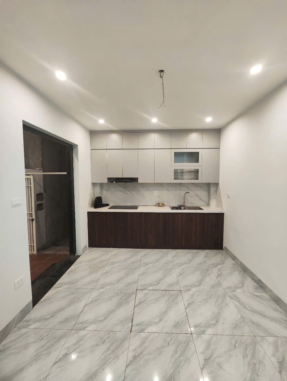 Biệt Thự Mini Sân Vườn 70m2, 4 Tầng, Ô Tô Đỗ Cổng - Vị Trí Đắc Địa