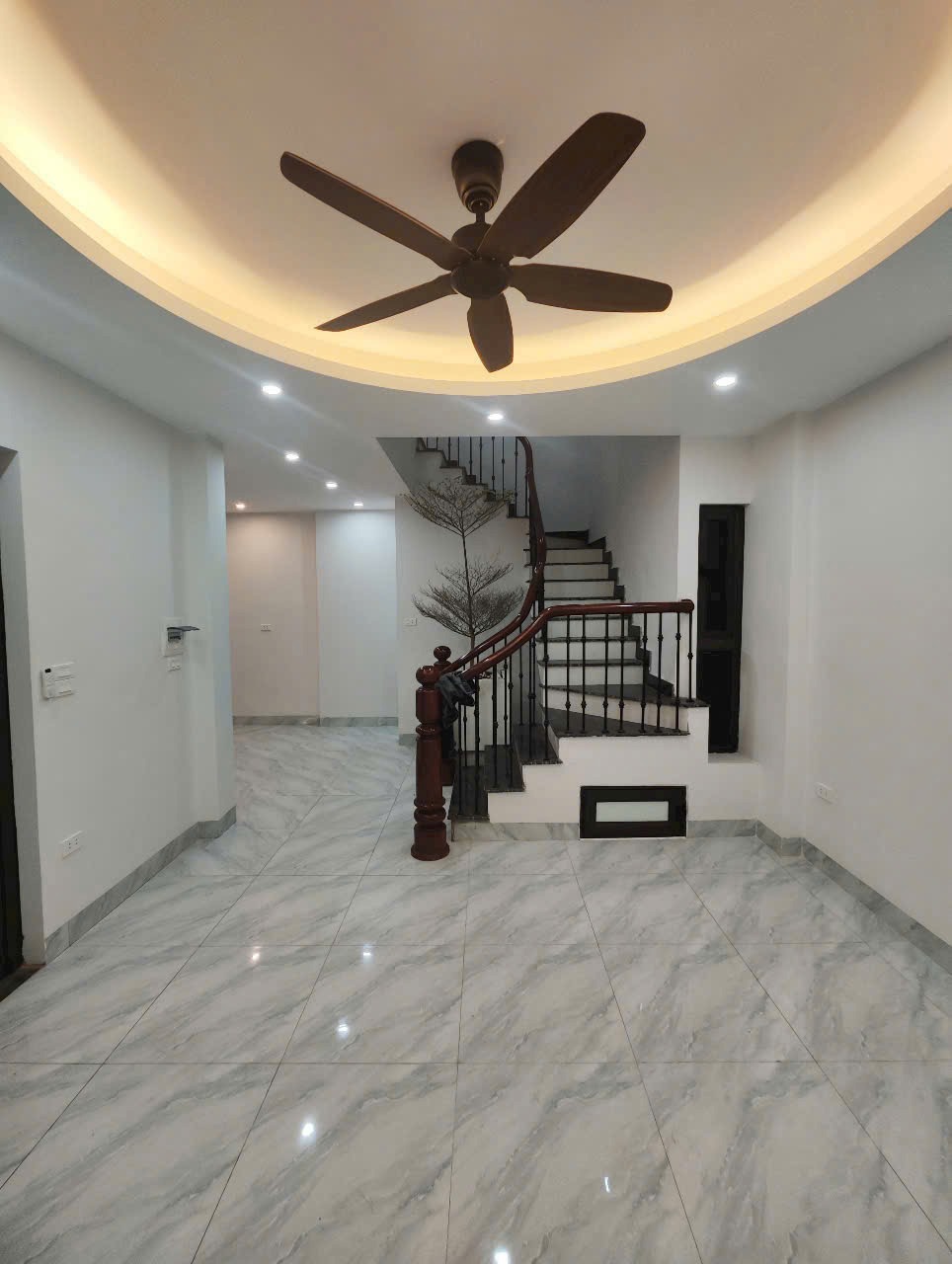 Biệt Thự Mini Sân Vườn 70m2, 4 Tầng, Ô Tô Đỗ Cổng - Vị Trí Đắc Địa