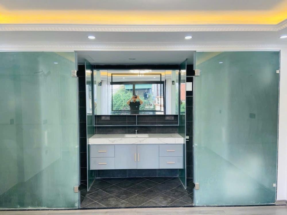 Mặt tiền khủng 6 tầng, thang máy, gần ô tô Thái Hà, Đống Đa