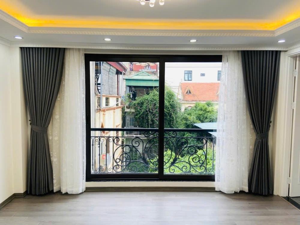 Mặt tiền khủng 6 tầng, thang máy, gần ô tô Thái Hà, Đống Đa