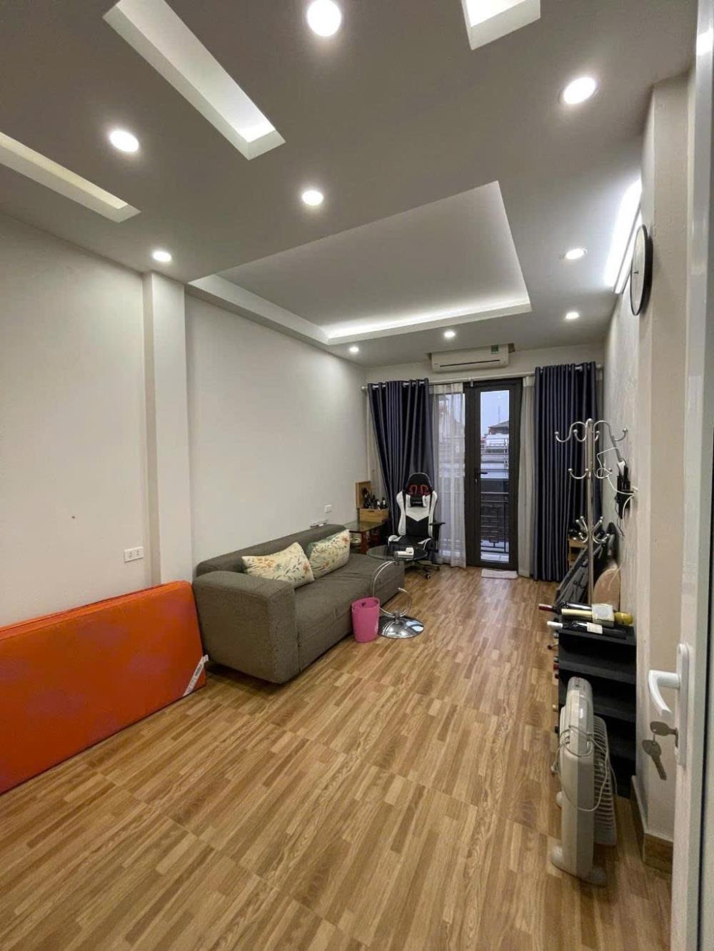 Bán nhà Tây Hồ 50m2, 5 tầng, 4 ngủ, giá 10.7 tỷ - Vị trí đẹp, gần hồ, ô tô vào