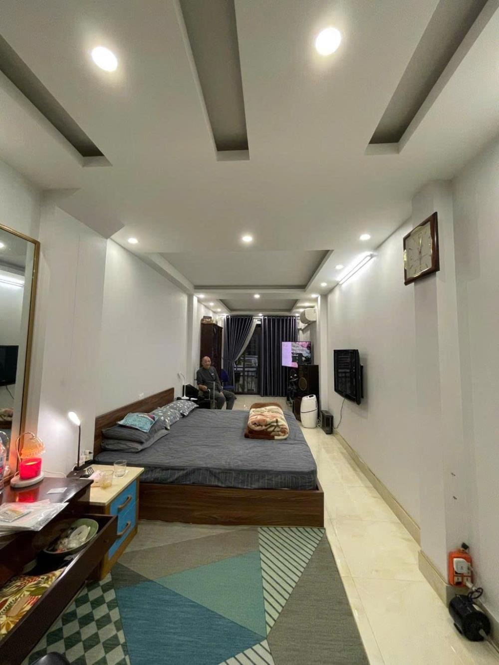 Bán nhà Tây Hồ 50m2, 5 tầng, 4 ngủ, giá 10.7 tỷ - Vị trí đẹp, gần hồ, ô tô vào