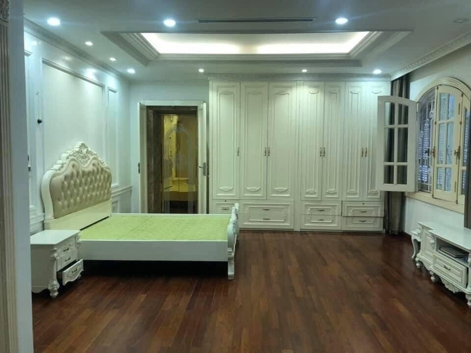 Bán Biệt Thự Vinhome Riverside Việt Hưng - 240m2, 4 Tầng, Mặt Tiền 17m