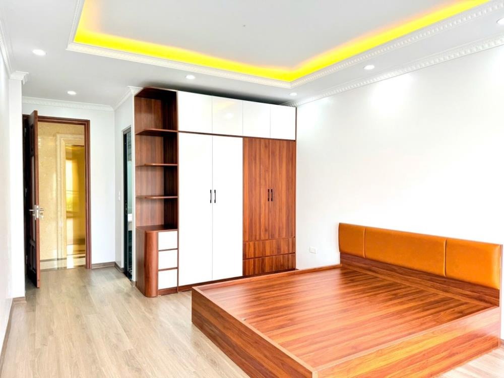 Lô Góc 2 Mặt Ngõ Cầu Giấy - Nhà Mới, Thang Máy, Vị Trí Đắc Địa