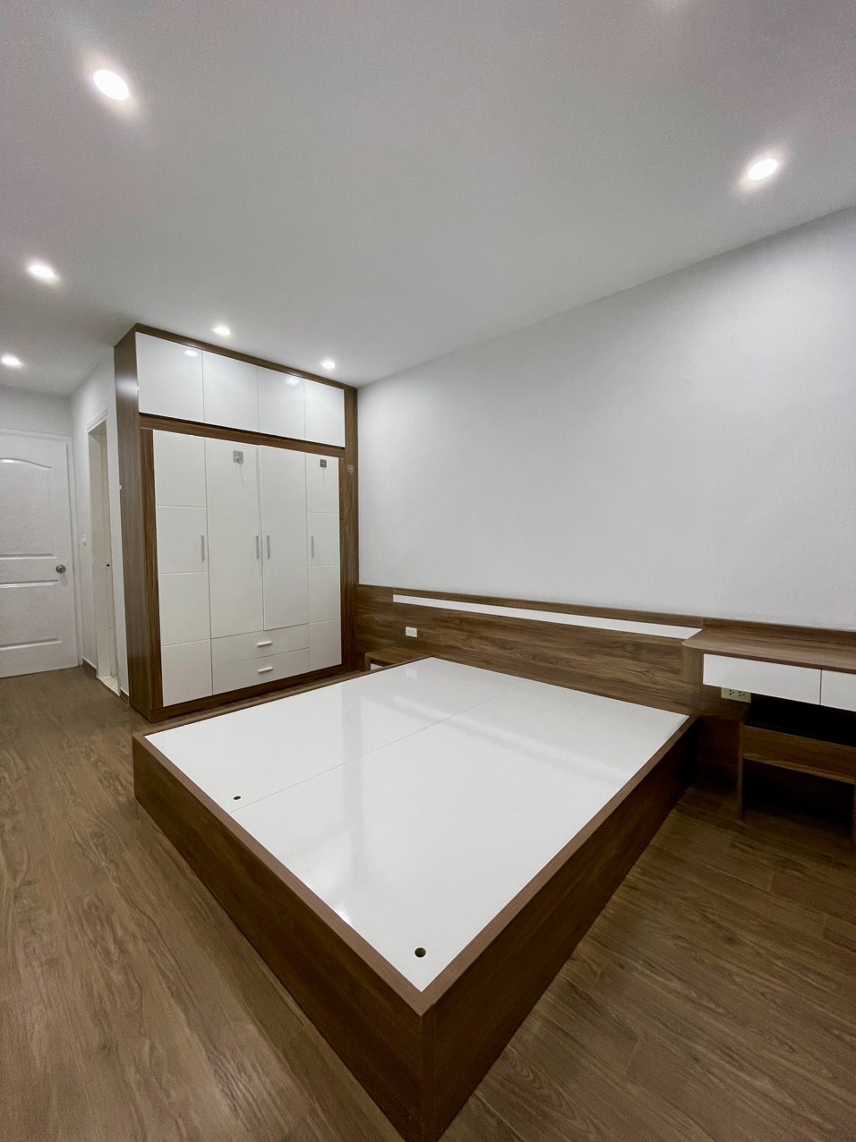 Căn hộ 2PN, 2VS, 71m² HH3A Linh Đàm - View Đẹp, Full Nội Thất, Giá 2.xx Tỷ