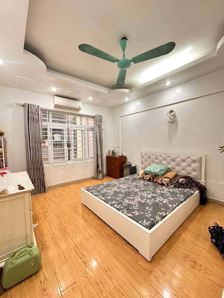 Nhà phố 55m2 Võ Thị Sáu: Thang máy, Nội thất Châu Âu, Ô tô đỗ cửa
