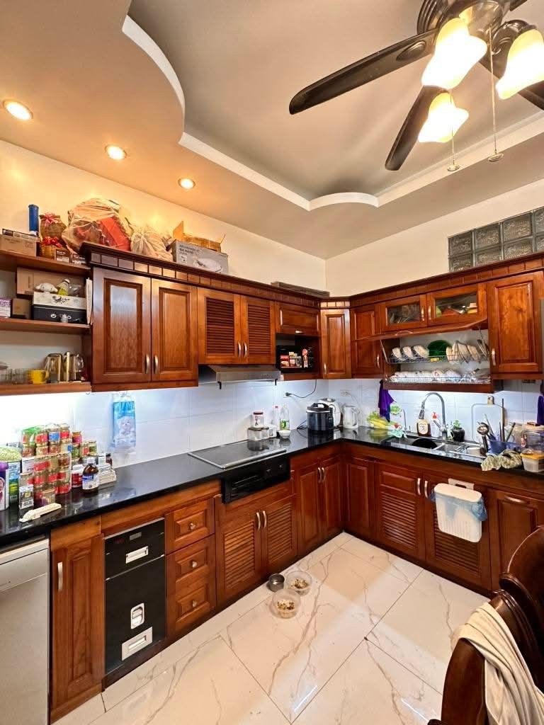 Nhà phố 55m2 Võ Thị Sáu: Thang máy, Nội thất Châu Âu, Ô tô đỗ cửa