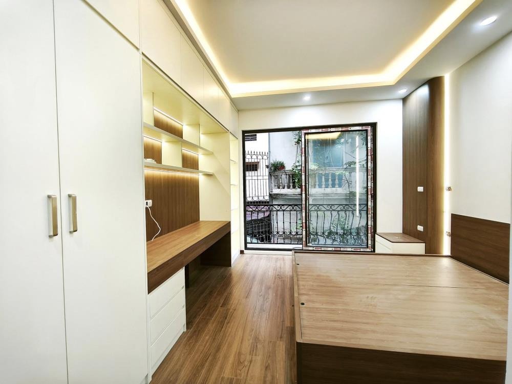 Bán Nhà Lạc Long Quân - Cầu Giấy: 5 Tầng, Thang Máy, Full Nội Thất, Kinh Doanh Vàng