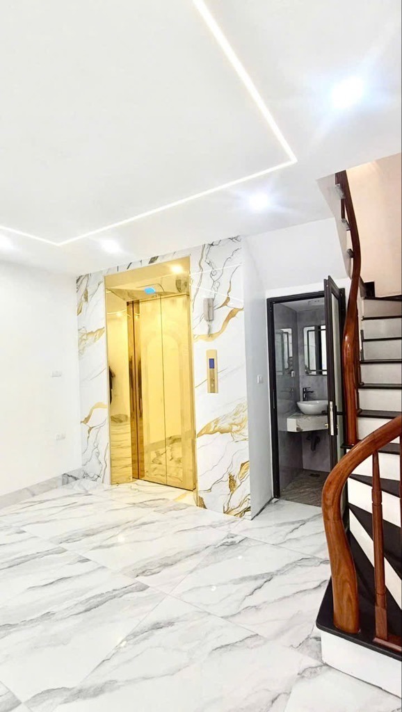 Mặt tiền Hoàng Mai, Ô Tô Tránh - VP Kinh Doanh Sầm Uất, 7 Tầng Thang Máy