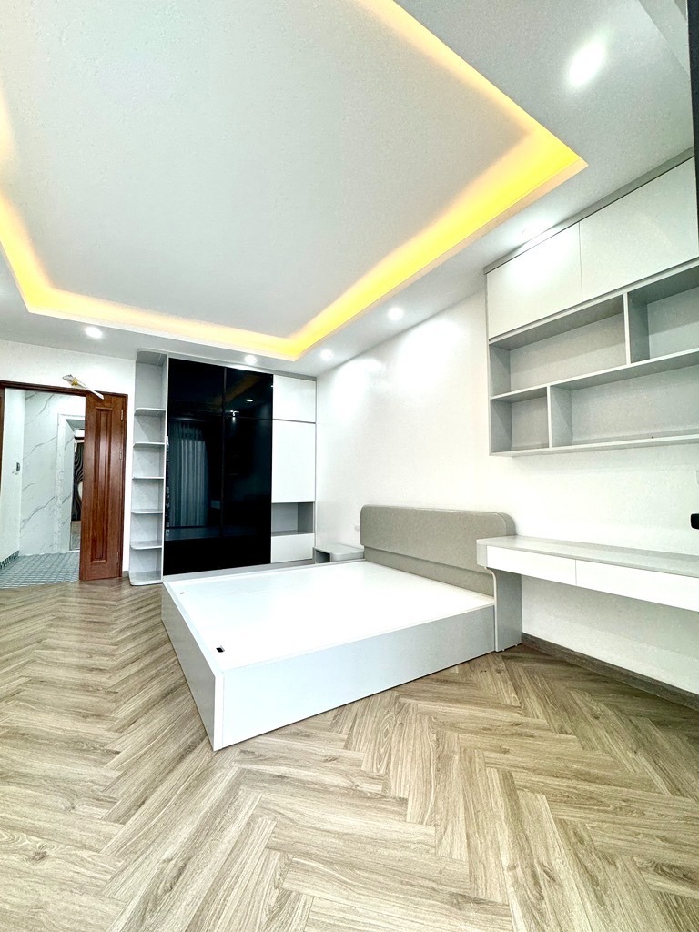 Mặt tiền Hoàng Mai, Ô Tô Tránh - VP Kinh Doanh Sầm Uất, 7 Tầng Thang Máy