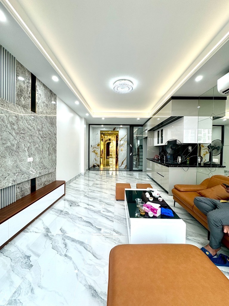 Mặt tiền Hoàng Mai, Ô Tô Tránh - VP Kinh Doanh Sầm Uất, 7 Tầng Thang Máy