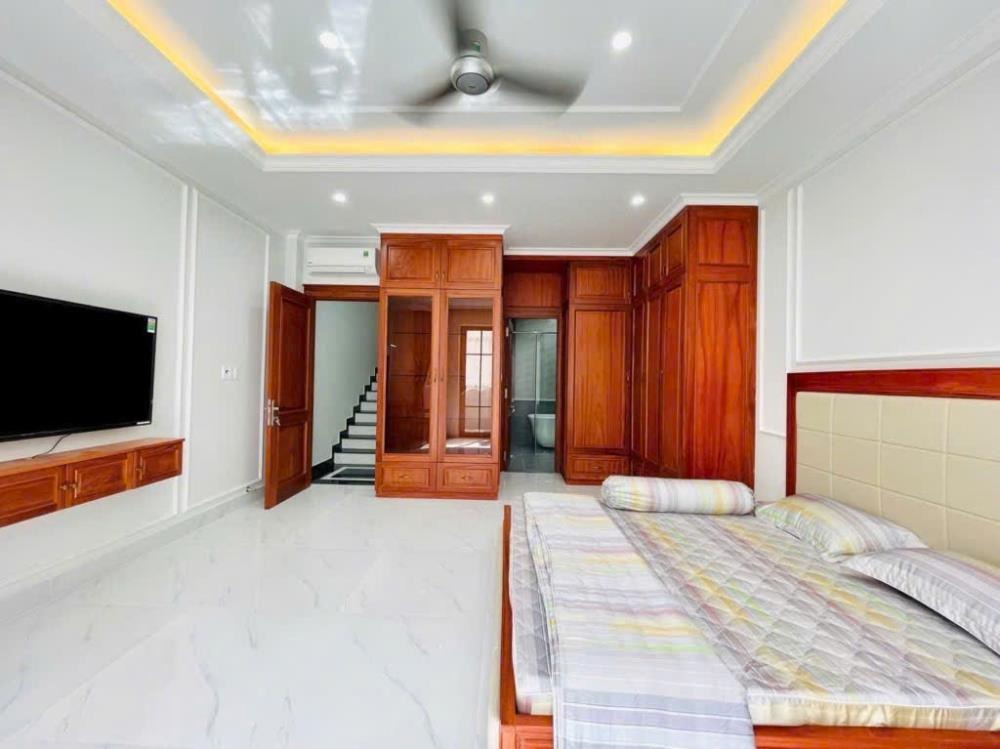 Nhà Đẹp Gò Vấp - 1 Trệt 3 Lầu - Gần Công Viên Làng Hoa - Giá 10 Tỷ