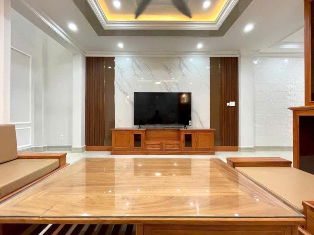 Nhà Đẹp Gò Vấp - 1 Trệt 3 Lầu - Gần Công Viên Làng Hoa - Giá 10 Tỷ