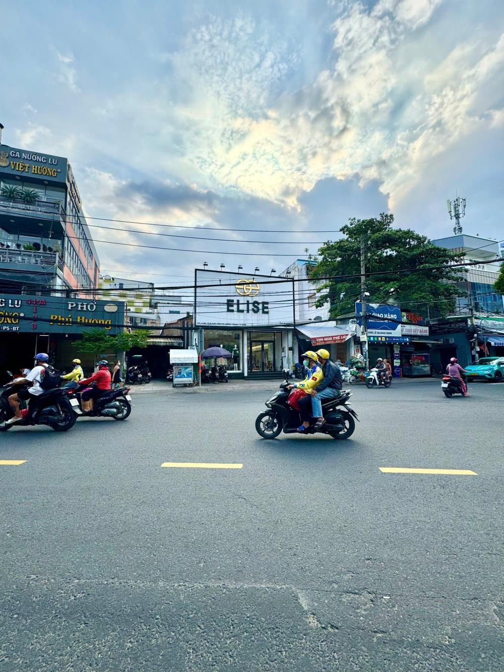 Bán nhà mặt tiền Lê Quang Định, Bình Thạnh - 246m2 - Vị trí đắc địa, tiềm năng lớn