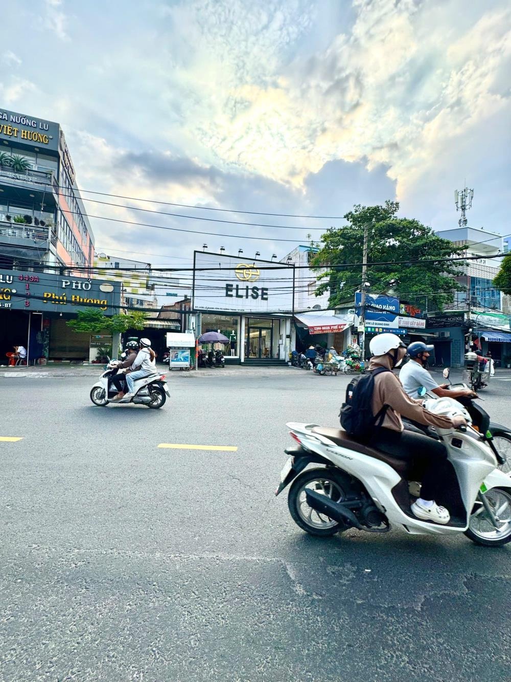 Bán nhà mặt tiền Lê Quang Định, Bình Thạnh - 246m2 - Vị trí đắc địa, tiềm năng lớn
