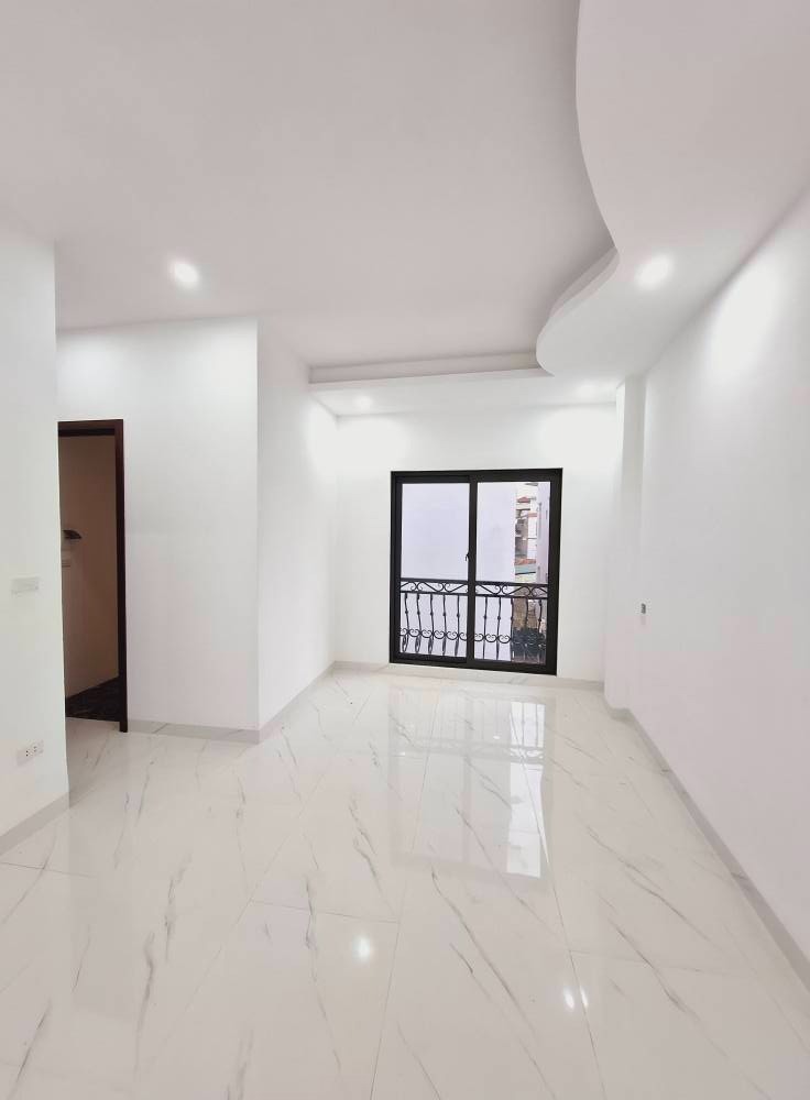Bán nhà KĐT Linh Đàm: 38m2, 5 tầng, 50m ra ô tô, giá chỉ 5.8 tỷ - Nhà mới 100%