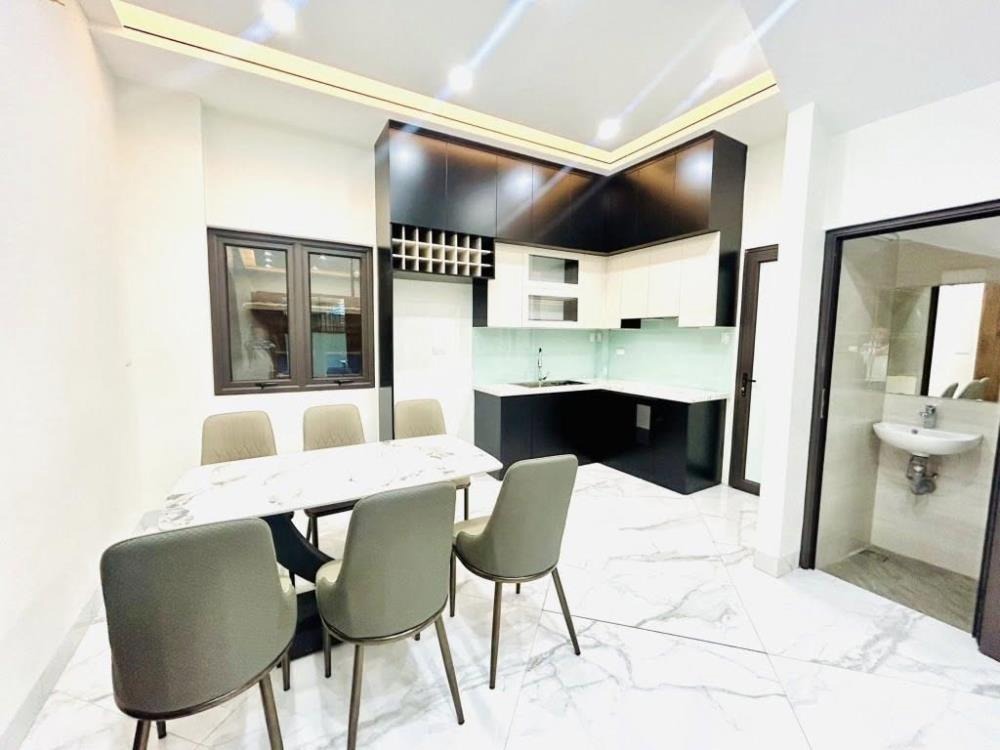 Biệt thự sân vườn Hà Nội: Vị trí đẹp, Full Nội Thất, 6 Phòng Ngủ