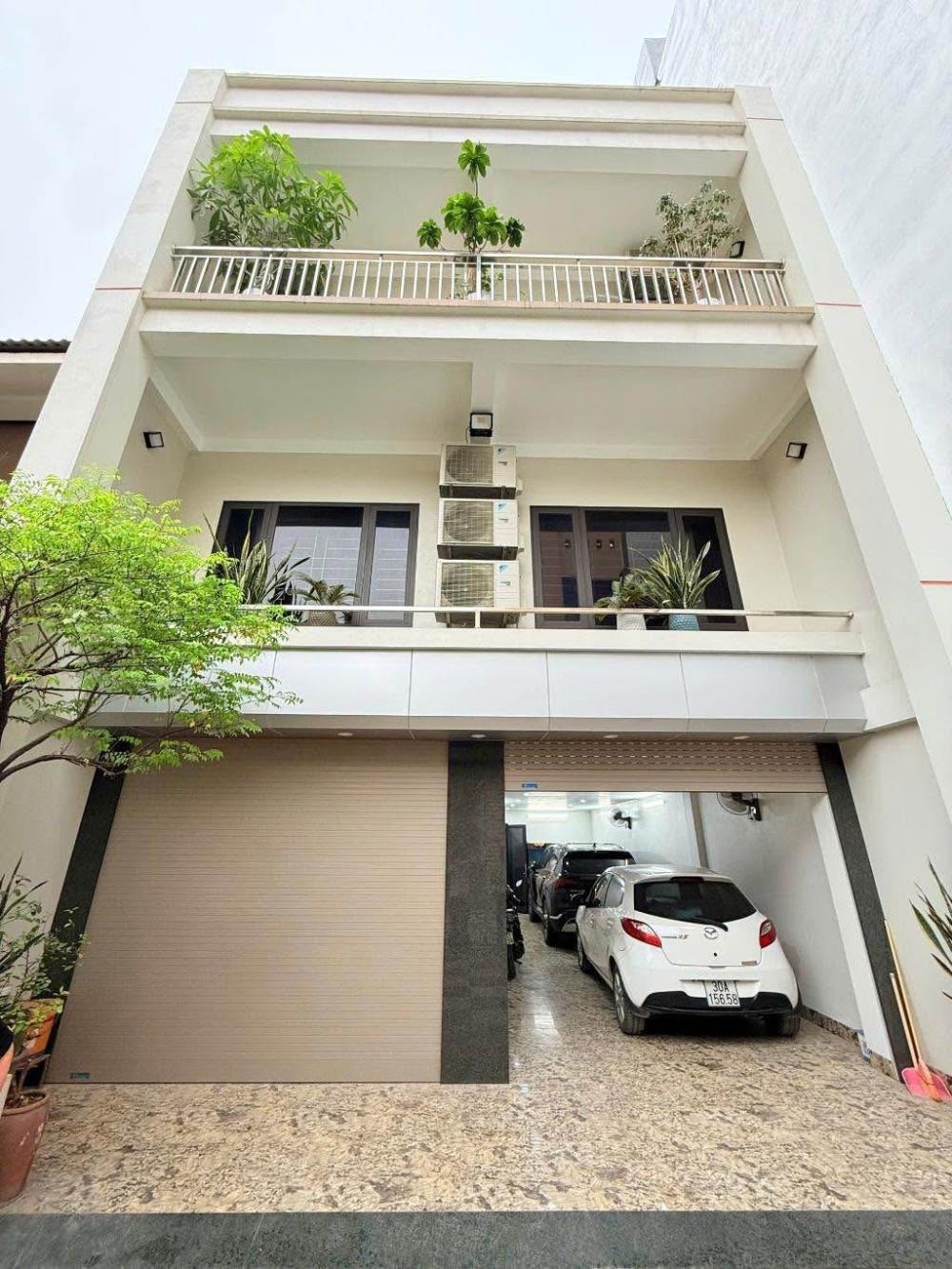 Bán nhà phân lô, ô tô vào nhà tại Giải Phóng - 4 Tầng - Giá Tốt